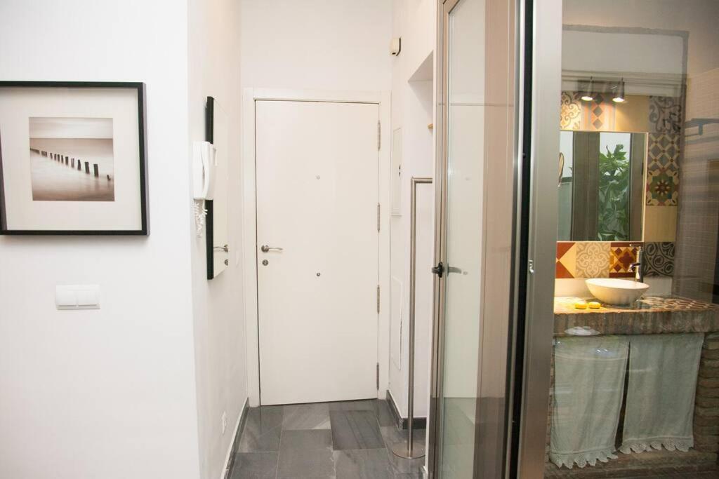 Beautiful Silent Apartment Private Parking เซบีญา ภายนอก รูปภาพ
