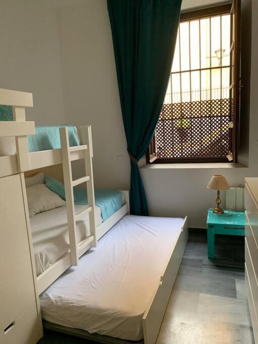 Beautiful Silent Apartment Private Parking เซบีญา ภายนอก รูปภาพ